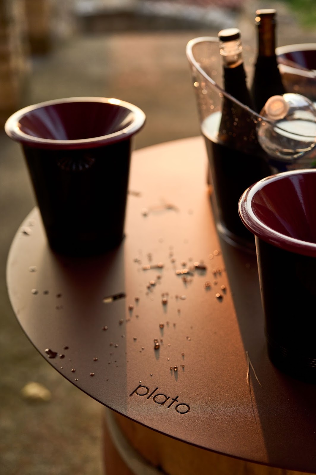 Kit Plato, le plateau pour tonneau pour dégustation de vin en terrasse