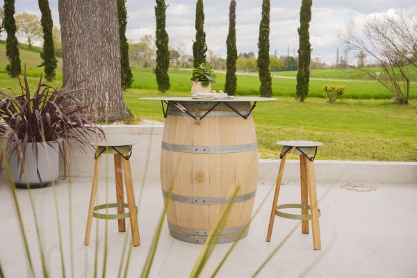 Plato concept - table tonneau et tabourets pour terrasse et jardin